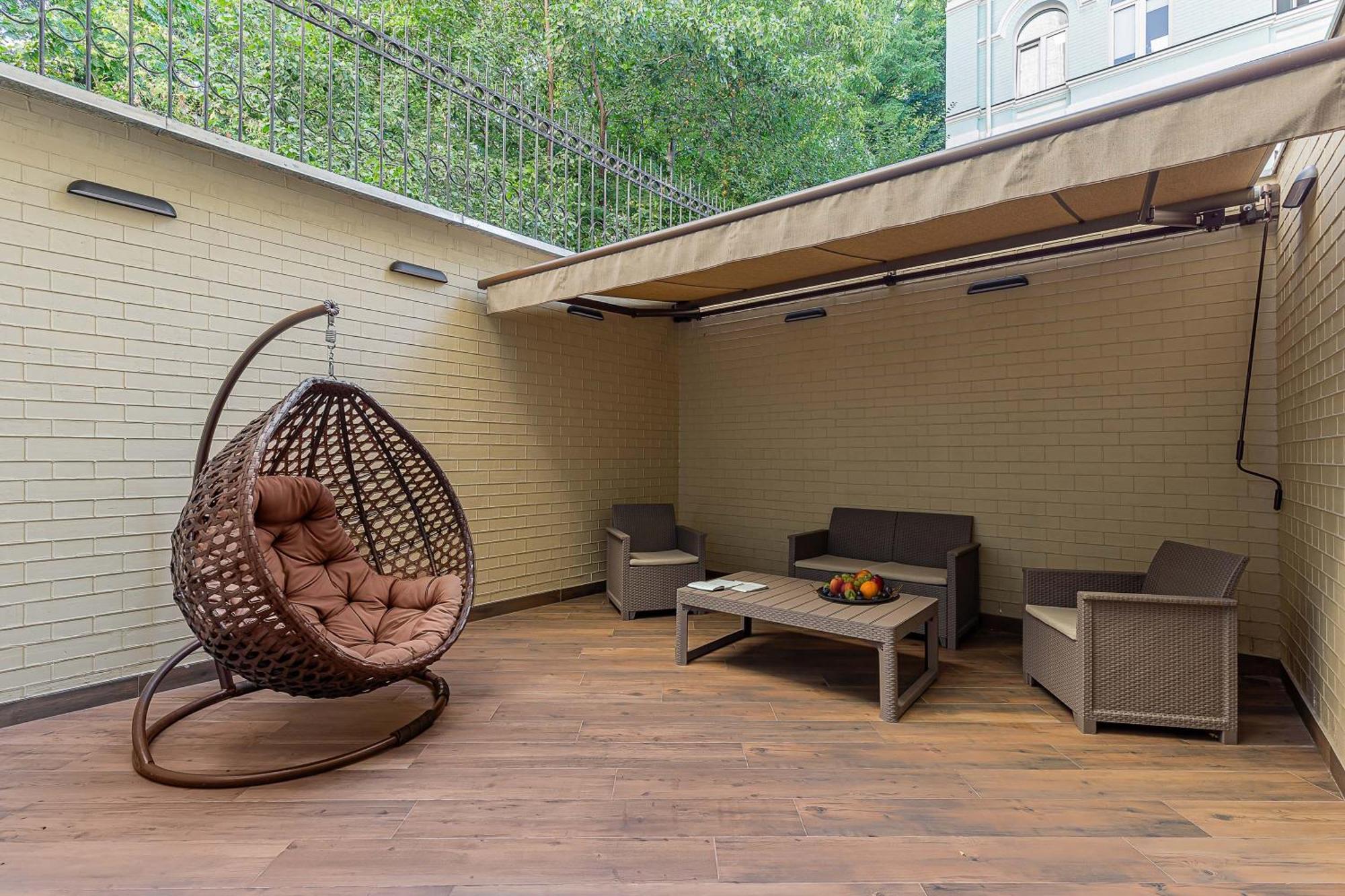 Queen Bee Kiew Exterior foto